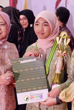 Wisuda V SDI Pelangi: 63 Lulusan & 93 Calon Hafidz Al-Qur’an Diwisuda di Gedung Bagas Raya