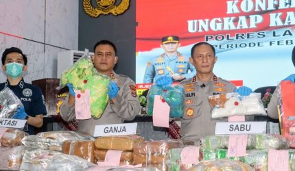 Kapolda Lampung Irjen Pol Helfi Assegaf dan Kapolres Lampung Selatan AKBP Toni Kasmiri tunjukkan barang bukti sabu 179,5 kilogram ganja ekstasi ketamine hasil pengungkapan 17 kasus narkotika Polres Lampung Selatan Februari Juni 2026