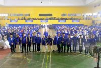 Ketua DPD PAN Kota Bandar Lampung Dr. Ir. Firmansyah Y. Alfian, MBA., M.Sc., Anggota DPR RI Putri Zulkifli Hasan, dan ribuan kader relawan PAN berfoto bersama di Gedung Sumpah Pemuda PKOR Way Halim, Bandar Lampung, Sabtu 20 Juni 2026. Rakerda ini sekaligus deklarasi ikrar setia relawan kepada Pancasila, UUD 1945, NKRI, serta menargetkan 8 kursi DPRD Kota pada Pemilu 2029.