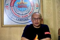  Miftahul Huda, Ketua Gabungan Admin Shelter Pengemudi Ojek Online Gaspool Lampung, saat diwawancarai di kantor Gaspool Lampung, Rabu 24/6/2026. Huda menyebut driver ojol Lampung terjebak "pengangguran tersamar" dengan pendapatan Rp30 ribu-Rp40 ribu sehari. Data 5 ribu-10 ribu driver aktif Lampung dimonopoli aplikator sehingga Pemda tak punya taji atur kuota kendaraan online.PROYEKSI.ID