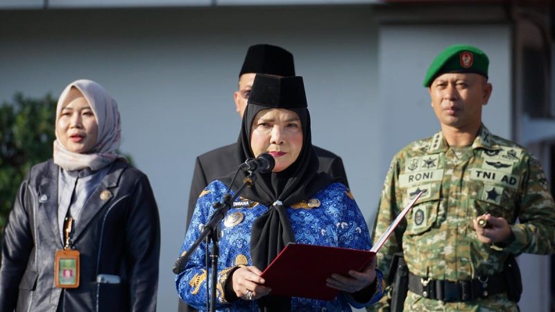 Wali Kota Bandar Lampung Eva Dwiana saat membacakan amanat upacara Hari Lahir Pancasila di lingkungan Pemkot Bandar Lampung, Senin 1/6/2026. [Foto: Proyeksi]  