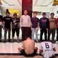 Dua pelaku curanmor spesialis hotel JD (18) dan RA (25) diamankan Tim Gabungan Polresta Bandar Lampung di Mapolresta, Senin 1 Juni 2026. Keduanya beraksi 10 kali di hotel, penginapan dan kost dengan modus kunci T dan mobil. Foto: Humas Polresta Bandar Lampung
