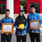 Asisten ll Pemkot Bandar Lampung Eka Afriana (tengah) berfoto bersama 4 kepala SDN penerima penghargaan akreditasi perpustakaan. Keempatnya yaitu Kepala SDN 1 Sukarame Dua, SDN 3 Gulak Galik, SDN 1 Keteguhan, dan SDN 1 Labuhan Ratu. Penyerahan berlangsung usai upacara Hari Lahir Pancasila, Senin 1 Juni 2026. Foto: istimewa