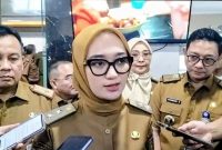 Wakil Gubernur Lampung Jihan Nurlela memberikan keterangan pers kepada wartawan terkait program keringanan pembayaran PKB dan BBNKB 2026 usai mengecek Samsat Rajabasa, Selasa 2 Juni 2026. Foto: istimewa