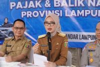 Wakil Gubernur Lampung Jihan Nurlela saat meluncurkan Program Keringanan Pajak Kendaraan Bermotor PKB 2026 di Kantor Samsat Rajabasa, Bandarlampung, Selasa 2/6/2026. (Foto: Proyeksi.id)