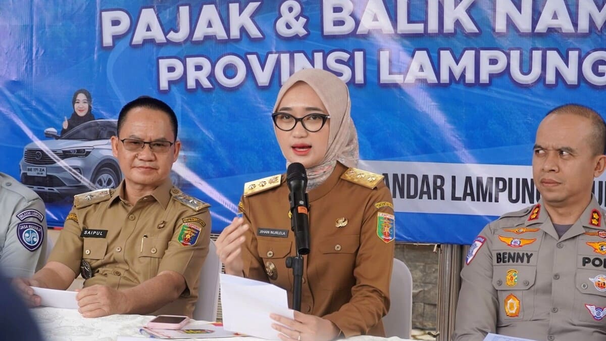 Wakil Gubernur Lampung Jihan Nurlela saat meluncurkan Program Keringanan Pajak Kendaraan Bermotor PKB 2026 di Kantor Samsat Rajabasa, Bandarlampung, Selasa 2/6/2026. (Foto: Proyeksi.id)