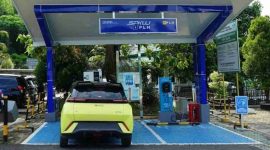 Mobil listrik BYD sedang mengisi daya di salah satu SPKLU PLN UID Lampung. PLN telah mengoperasikan 83 SPKLU di 51 lokasi strategis di Lampung, Rabu (3/6/2026)