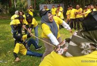 Kemeriahan fun game tarik tambang saat gathering Bidhumas Polda Lampung bersama insan pers rangkaian Hari Bhayangkara Ke-80 di Bandarlampung, Rabu (10/6/2026). Suasana ceria dan penuh semangat kebersamaan mewarnai kegiatan silaturahmi Polri dan media. PROYEKSI.ID