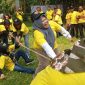 Kemeriahan fun game tarik tambang saat gathering Bidhumas Polda Lampung bersama insan pers rangkaian Hari Bhayangkara Ke-80 di Bandarlampung, Rabu (10/6/2026). Suasana ceria dan penuh semangat kebersamaan mewarnai kegiatan silaturahmi Polri dan media. PROYEKSI.ID
