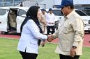 Wali Kota Bandar Lampung Eva Dwiana bersalaman dengan Presiden Prabowo Subianto saat penyambutan di Bandara Radin Inten II, Lampung Selatan, Rabu 10/6/2026. Foto: istimewa