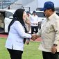 Wali Kota Bandar Lampung Eva Dwiana bersalaman dengan Presiden Prabowo Subianto saat penyambutan di Bandara Radin Inten II, Lampung Selatan, Rabu 10/6/2026. Foto: istimewa