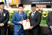 Gubernur Lampung Rahmat Mirzani Djausal menerima Laporan Hasil Pemeriksaan LHP WTP dari BPK RI di Ruang Sidang DPRD Provinsi Lampung, Jumat 12/6/2026. PROYEKSI.ID/ Istimewa