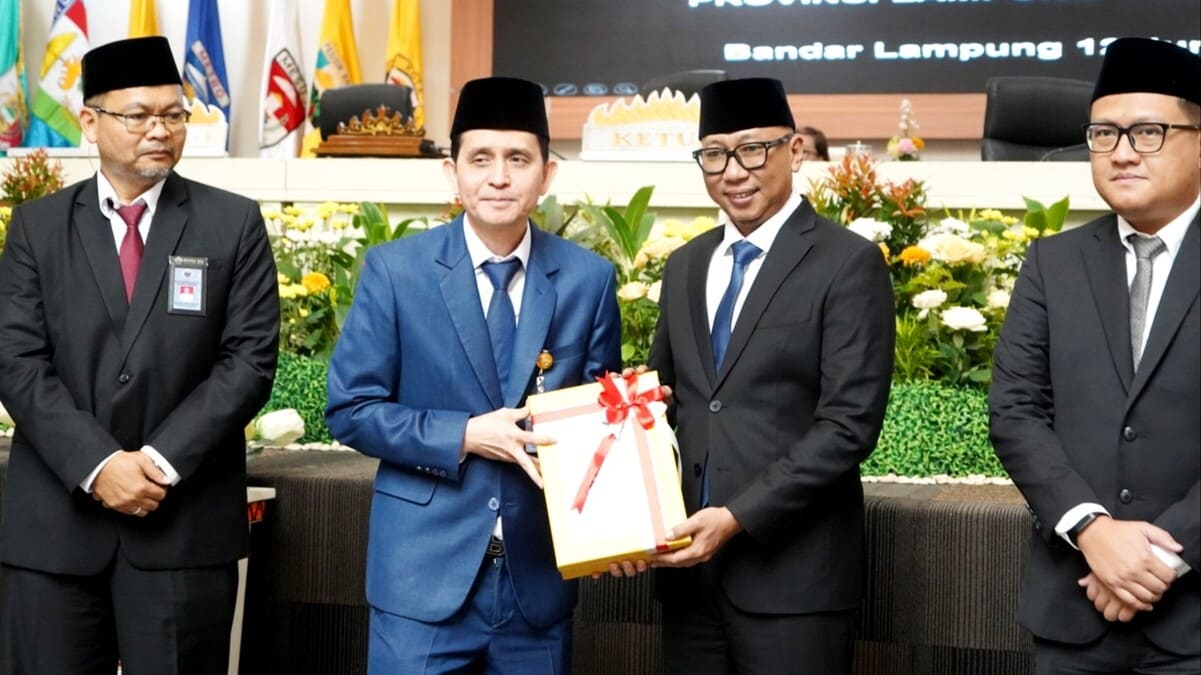 Gubernur Lampung Rahmat Mirzani Djausal menerima Laporan Hasil Pemeriksaan LHP WTP dari BPK RI di Ruang Sidang DPRD Provinsi Lampung, Jumat 12/6/2026. PROYEKSI.ID/ Istimewa