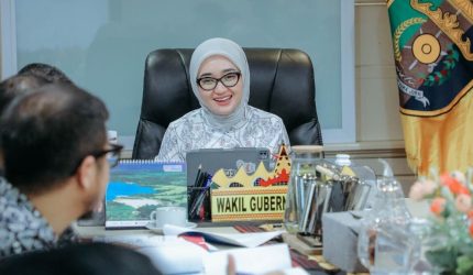 Wakil Gubernur Lampung Jihan Nurlela pimpin rapat penyempurnaan aplikasi Lampung In versi 2 layanan pengaduan digital berbasis AI dan SLA di Ruang Kerja Wagub Kantor Gubernur Lampung 19 Juni 2026