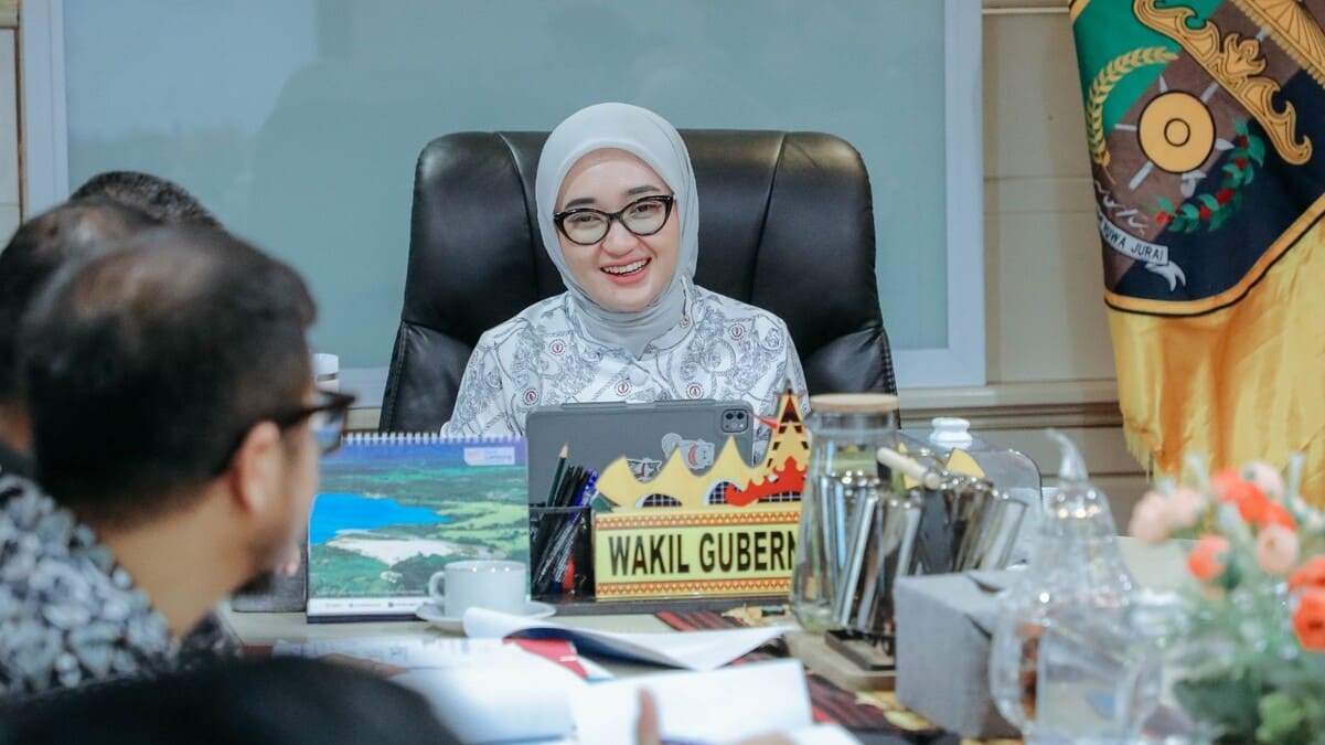 Wakil Gubernur Lampung Jihan Nurlela memimpin rapat penyempurnaan Lampung In versi 2 di Ruang Kerja Wagub Kantor Gubernur Lampung, Jumat 19 Juni 2026. Wagub menegaskan pentingnya single owner dan SLA terukur untuk percepat respons pengaduan masyarakat.