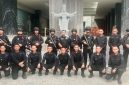 Personel Gegana Brimob Polda Lampung berfoto bersama usai patroli pengamanan Gereja Katedral Bandar Lampung, Minggu 21/6/2026.  PROYEKSI.ID
