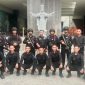 Personel Gegana Brimob Polda Lampung berfoto bersama usai patroli pengamanan Gereja Katedral Bandar Lampung, Minggu 21/6/2026.  PROYEKSI.ID