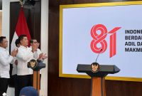 Wakil Menteri Sekretaris Negara Juri Ardiantoro bertepuk tangan saat peluncuran logo resmi HUT RI Ke-81 dengan tema Indonesia Berdaulat Adil Makmur di Kompleks Istana Kepresidenan Jakarta, Senin 29 Juni 2026. Logo karya Fajar Novario dari Padang terpilih lewat polling publik. Foto: BPMI Setpres