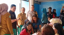 Camat Way Halim Darwono meninjau pelaksanaan Cek Kesehatan Gratis (CKG) serentak di RT 01 Kelurahan Jagabaya III, Kecamatan Way Halim, Selasa (30/6/2026).