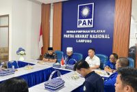Ketua DPW PAN Lampung M. Hazizi didampingi pengurus saat memberikan keterangan pers di Kantor DPW PAN Lampung, Rabu (8/7/2026). Dalam kesempatan itu DPW PAN Lampung menyampaikan surat rekomendasi DPP PAN yang menetapkan M. Galang Putra Rahman sebagai calon Wakil Bupati Way Kanan sisa masa jabatan 2025-2030.