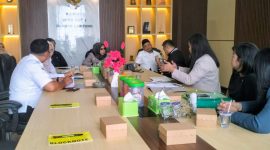 Ketua Komisi I Kota Bandar Lampung, Misgustini memimpin RDP bersama manajemen Hotel Radisson Lampung terkait izin pengelolaan parkir yang masih terintegrasi dengan Mal Bumi Kedaton, Rabu (15/7/2026).`