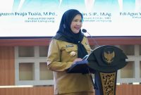 Wali Kota Bandar Lampung Eva Dwiana memberikan sambutan saat pelantikan Forum Komunikasi Alumni Ikatan Mahasiswa Muhammadiyah FOKAL IMM Kota Bandar Lampung di Aula Semergou, Selasa (21/7/2026).`