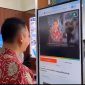 Pengunjung mencoba aplikasi "Rupa Wajah" berbasis Artificial Intelligence milik Diskominfo Kota Bandar Lampung di Bandar Lampung Expo 2026. Aplikasi ini telah menarik lebih dari 500 pengunjung sejak diluncurkan.