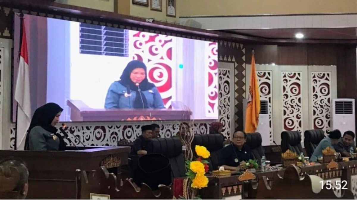Wali Kota Bandar Lampung Eva Dwiana saat menyampaikan KUA-PPAS APBD 2027 di Ruang Rapat Sidang DPRD Kota Bandar Lampung, Senin (20/7/2026).