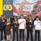Jajaran Forum Koordinasi Pimpinan Daerah (Forkopimda) Kabupaten Lampung Selatan berfoto bersama usai mengikuti Upacara Peringatan Hari Ulang Tahun (HUT) Bhayangkara ke-80 di halaman Mapolres Lampung Selatan, Selasa 1 Juli 2026. Tampak Anggota DPRD Lampung Selatan Farizal Purba, S.E. berada di barisan mengenakan kemeja putih. PROYEKSI.ID