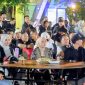 Wakil Gubernur Lampung Jihan Nurlela duduk bersama masyarakat saat mengikuti kegiatan nonton bareng (nobar) pertandingan Piala Dunia FIFA 2026 di kawasan Pasar Kreatif dan Seni PKOR Way Halim, Rabu 1 Juli 2026. PROYEKSI.ID