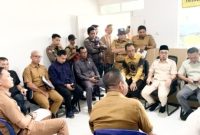  Komisi Gabungan DPRD Kabupaten Lampung Selatan saat berdialog dengan manajemen PT Oasis Wood Industry, Senin (6/7/2026). Dalam kunjungan tersebut DPRD menyoroti persoalan pengelolaan limbah, kepesertaan BPJS Ketenagakerjaan, dan pelaksanaan program CSR perusahaan.