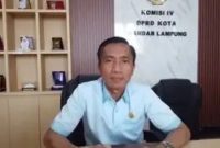 Ketua Komisi IV DPRD Kota Bandar Lampung, Asroni Paslah, S.Pd., M.M., saat ditemui di ruang kerjanya, Minggu (5/7/2026). Asroni meminta Pemkot Bandar Lampung transparan dalam mekanisme penempatan siswa yang gagal SPMB agar tidak ada anak yang kehilangan hak pendidikan.