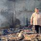 Kepala Dinas Pendidikan dan Kebudayaan Kota Bandar Lampung Dr. M. Nur Ramdhan meninjau lokasi rumah yang hangus terbakar di Gang Cengkeh 5D, Kelurahan Gedong Meneng, Kecamatan Rajabasa, Minggu (12/7/2026). Rumah tersebut merupakan tempat tinggal Faiza Fitri Syahrani siswi kelas VIII dan adiknya Assyfa siswa baru kelas VII SMPN 22 Bandar Lampung. Foto: istimewa