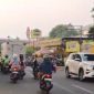 Kondisi Jalan Ir. H. Juanda, Kelurahan Pahoman, Kecamatan Enggal, Kota Bandar Lampung yang mengalami penyempitan akibat parkir liar di bahu jalan, Minggu (12/7/2026).  foto: istimewa
