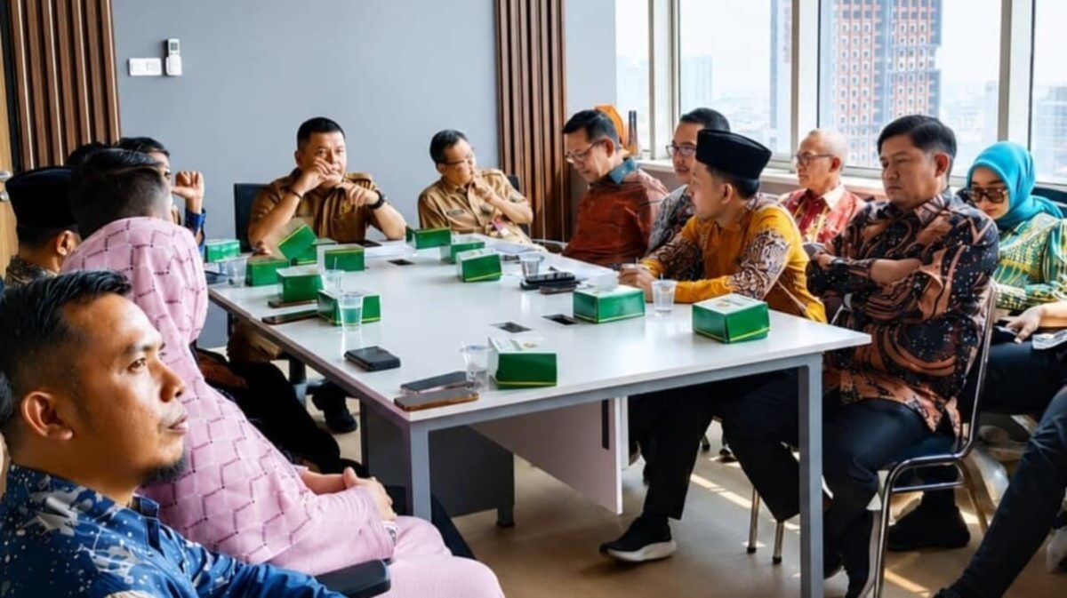 Rombongan Pansus DPRD Kabupaten Pringsewu yang dipimpin Ketua Pansus Joni Sapuan saat melakukan konsultasi dengan Direktorat Fasilitasi Kelembagaan dan Kepegawaian Perangkat Daerah Ditjen Otonomi Daerah Kemendagri di Jakarta, Senin (13/7/2026). Konsultasi ini dilakukan untuk mencari formula terbaik perubahan struktur OPD yang efektif, efisien, dan sesuai regulasi.
Dok. DPRD Pringsewu