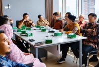  Rombongan Pansus DPRD Kabupaten Pringsewu yang dipimpin Ketua Pansus Joni Sapuan saat melakukan konsultasi dengan Direktorat Fasilitasi Kelembagaan dan Kepegawaian Perangkat Daerah Ditjen Otonomi Daerah Kemendagri di Jakarta, Senin (13/7/2026). Konsultasi ini dilakukan untuk mencari formula terbaik perubahan struktur OPD yang efektif, efisien, dan sesuai regulasi. 
Dok. DPRD Pringsewu