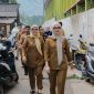 Wakil Gubernur Lampung Jihan Nurlela (kanan) bersama jajaran berjalan menuju lokasi peninjauan Program Makan Bergizi Gratis (MBG) di SD Negeri 01 Ketapang dan SMP YPPL Panjang, Kota Bandar Lampung, Senin (13/7/2026). Peninjauan dilakukan untuk memastikan pelaksanaan MBG berjalan baik pada hari pertama masuk sekolah. 