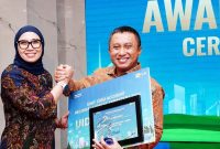 GM PLN UID Lampung Rizky Mochamad saat menerima penghargaan Zero Accident Regional Sumkal Semester I 2026. PLN Lampung dinilai berhasil menjaga operasional tanpa kecelakaan kerja selama 6 bulan. foto: istimewa