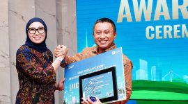 GM PLN UID Lampung Rizky Mochamad saat menerima penghargaan Zero Accident Regional Sumkal Semester I 2026. PLN Lampung dinilai berhasil menjaga operasional tanpa kecelakaan kerja selama 6 bulan. foto: istimewa