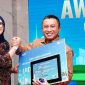 GM PLN UID Lampung Rizky Mochamad saat menerima penghargaan Zero Accident Regional Sumkal Semester I 2026. PLN Lampung dinilai berhasil menjaga operasional tanpa kecelakaan kerja selama 6 bulan. foto: istimewa