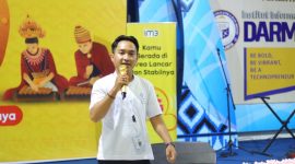 Nursalim, mahasiswa Bisnis Digital IIB Darmajaya Lampung saat menjadi pemateri dalam kampanye pemanfaatan Gemini AI. Ia terpilih sebagai Google Student Ambassador 2026. foto: istimewa