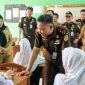 Kajati Lampung Danang Suryo Wibowo didampingi Wali Kota Bandar Lampung Eva Dwiana saat meninjau pelaksanaan Program Makan Bergizi Gratis di SMPN 37 Bandar Lampung, Selasa (14/7/2026). foto: istimewa