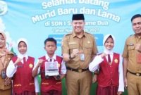 Tim Robotik Sasuda Tech SDN 1 Sukarame Dua bersama Kepala Sekolah Heri Risdiyanto dan guru pembimbing. Tim ini berhasil meraih Juara II IRDO 2026 dengan inovasi Prototype Waiter Robot. Foto: Istimewa.