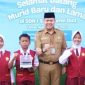Tim Robotik Sasuda Tech SDN 1 Sukarame Dua bersama Kepala Sekolah Heri Risdiyanto dan guru pembimbing. Tim ini berhasil meraih Juara II IRDO 2026 dengan inovasi Prototype Waiter Robot. Foto: Istimewa.