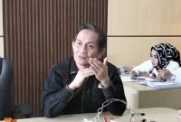 Wakil Ketua Komisi I DPRD Kota Bandar Lampung, Romi Husin saat memimpin rapat dengar pendapat terkait dugaan Hotel Virgo Inn beroperasi tanpa izin, Rabu (15/7/2026).