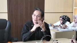 Wakil Ketua Komisi I DPRD Kota Bandar Lampung, Romi Husin saat memimpin rapat dengar pendapat terkait dugaan Hotel Virgo Inn beroperasi tanpa izin, Rabu (15/7/2026).