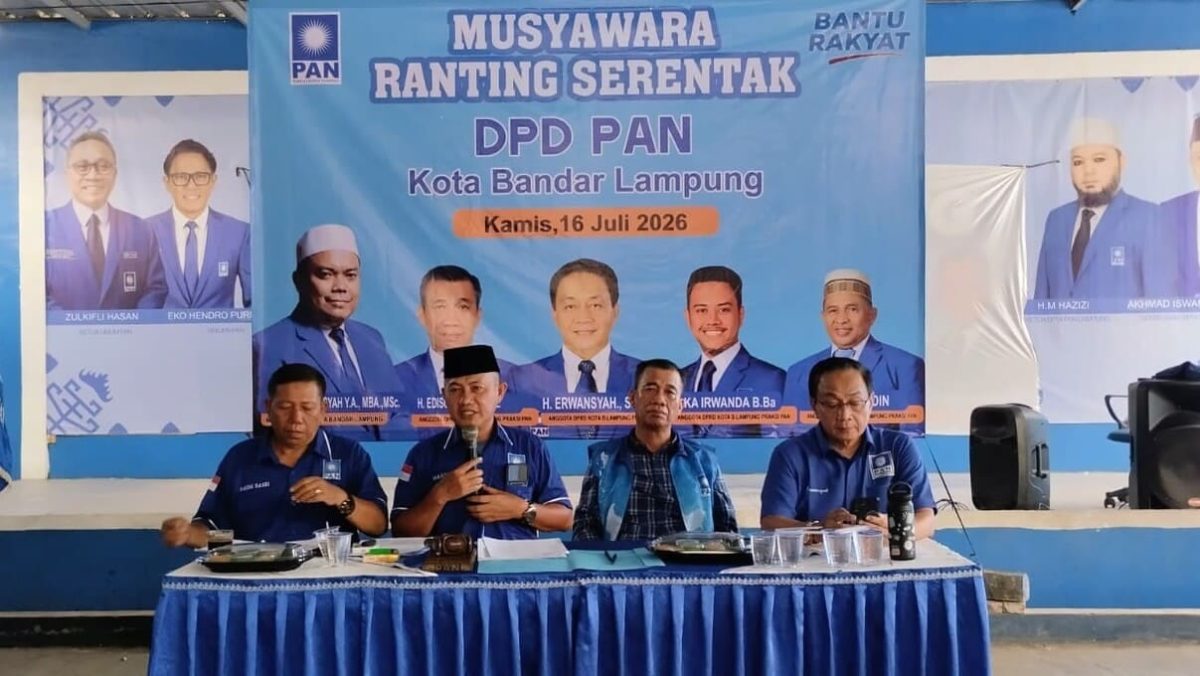 Pimpinan sidang Musyawarah Ranting Serentak DPD PAN Kota Bandar Lampung, Kamis (16/7/2026). Musran ini diikuti 100 pengurus ranting dari 20 kecamatan se-Bandar Lampung sebagai langkah konsolidasi dan penguatan mesin partai hingga tingkat kelurahan. FOTO: PROYEKSI.ID