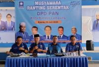 Pimpinan sidang Musyawarah Ranting Serentak DPD PAN Kota Bandar Lampung, Kamis (16/7/2026). Musran ini diikuti 100 pengurus ranting dari 20 kecamatan se-Bandar Lampung sebagai langkah konsolidasi dan penguatan mesin partai hingga tingkat kelurahan. FOTO: PROYEKSI.ID
