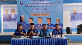 Pimpinan sidang Musyawarah Ranting Serentak DPD PAN Kota Bandar Lampung, Kamis (16/7/2026). Musran ini diikuti 100 pengurus ranting dari 20 kecamatan se-Bandar Lampung sebagai langkah konsolidasi dan penguatan mesin partai hingga tingkat kelurahan. FOTO: PROYEKSI.ID

