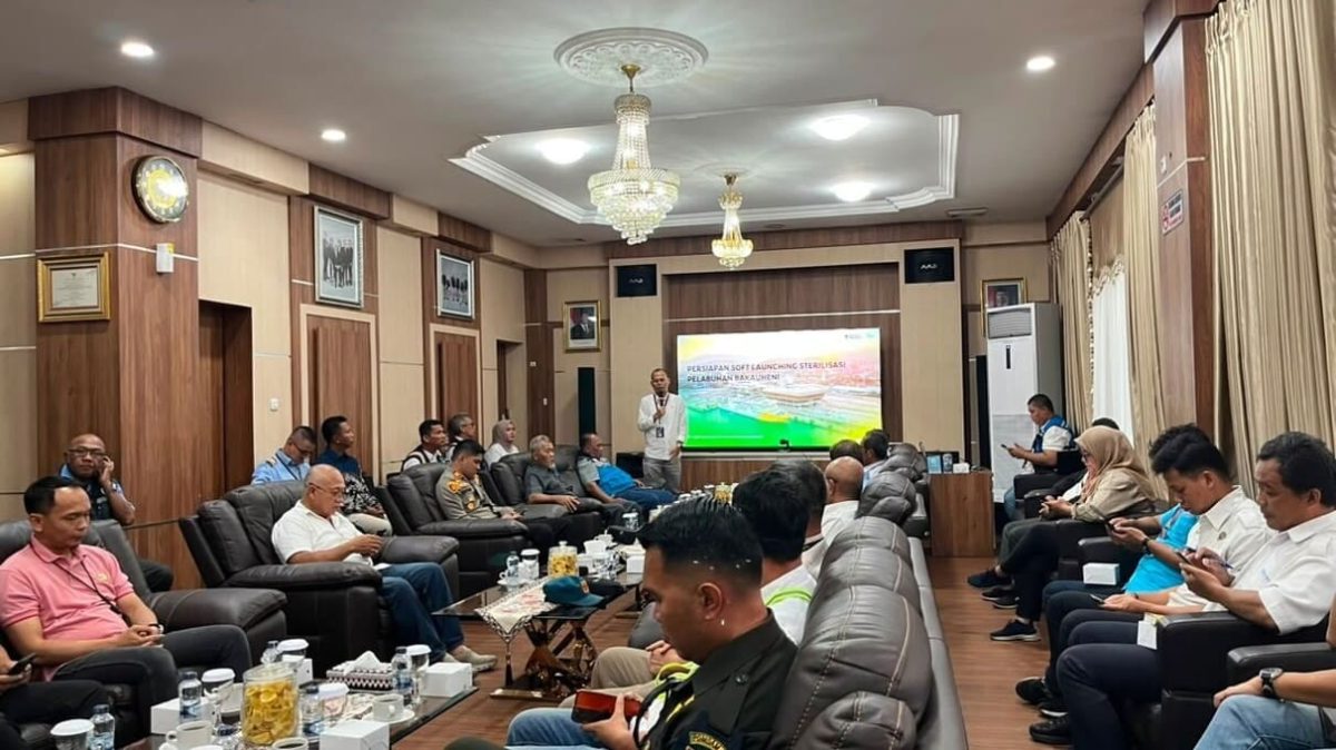 LAMPUNG SELATAN - Suasana sosialisasi persiapan soft launching sterilisasi Pelabuhan Bakauheni yang digelar PT ASDP Indonesia Ferry. Program ini akan diterapkan mulai 20 Juli 2026 di 6 pelabuhan penyeberangan termasuk Bakauheni dan Merak. FOTO: DOK. ASDP